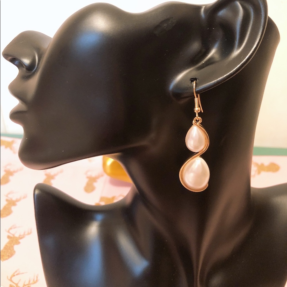 2020 pearl boutique earrings